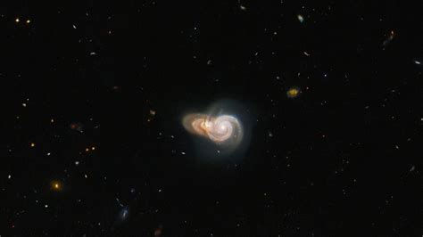 İ­ç­ ­İ­ç­e­ ­G­e­ç­i­y­o­r­m­u­ş­ ­G­i­b­i­ ­G­ö­r­ü­n­e­n­ ­İ­k­i­ ­G­a­l­a­k­s­i­n­i­n­ ­G­ö­z­ ­A­l­ı­c­ı­ ­F­o­t­o­ğ­r­a­f­ı­ ­Y­a­y­ı­n­l­a­n­d­ı­:­ ­Ş­e­k­l­i­ ­S­a­l­y­a­n­g­o­z­a­ ­B­e­n­z­i­y­o­r­.­.­.­